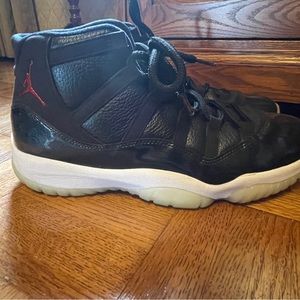 Jordan 11 , 72-10 size 10.5